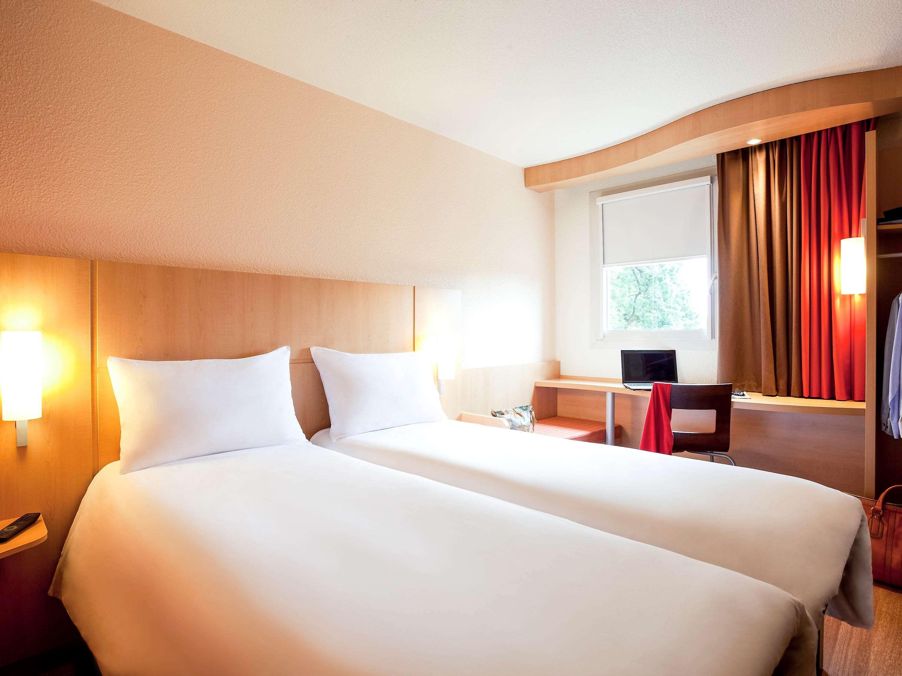 Ibis Lyon Est Chaponnay Hotel Kültér fotó