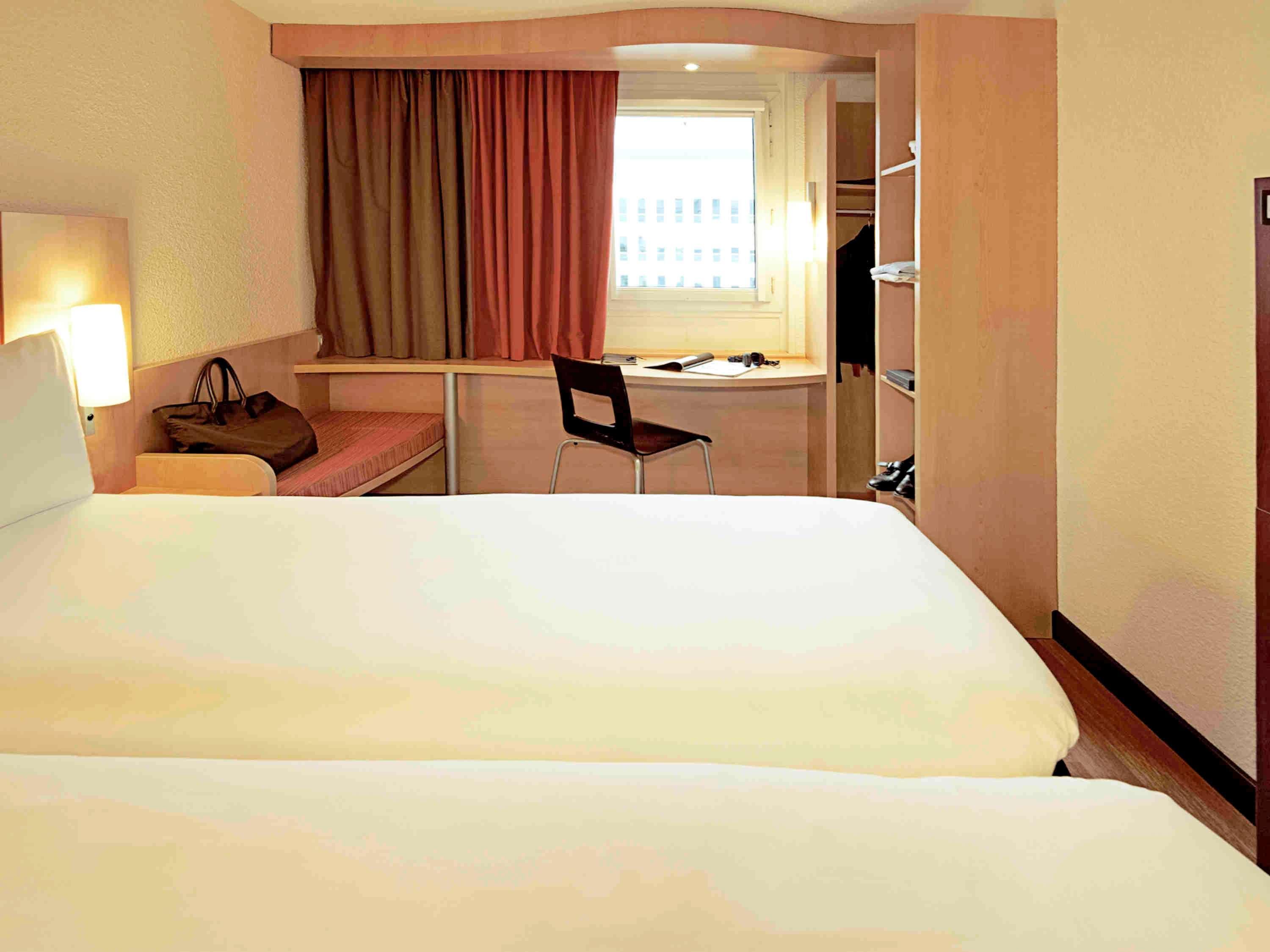 Ibis Lyon Est Chaponnay Hotel Kültér fotó