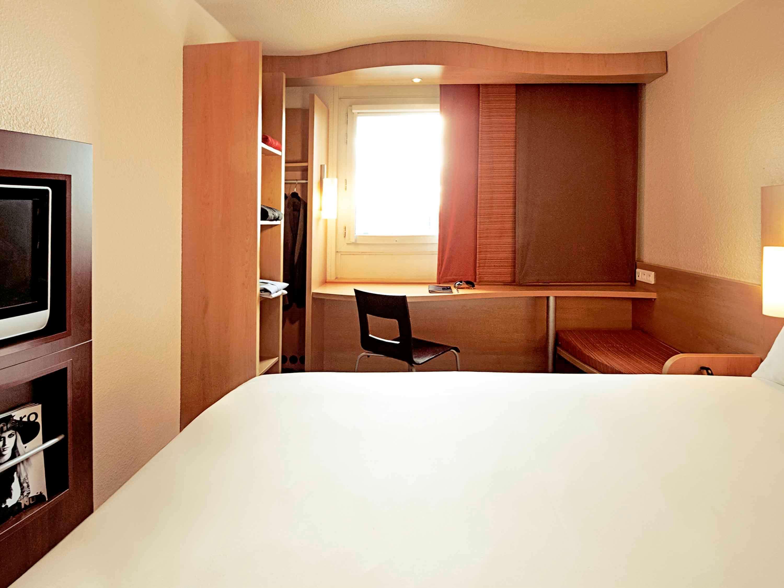 Ibis Lyon Est Chaponnay Hotel Kültér fotó