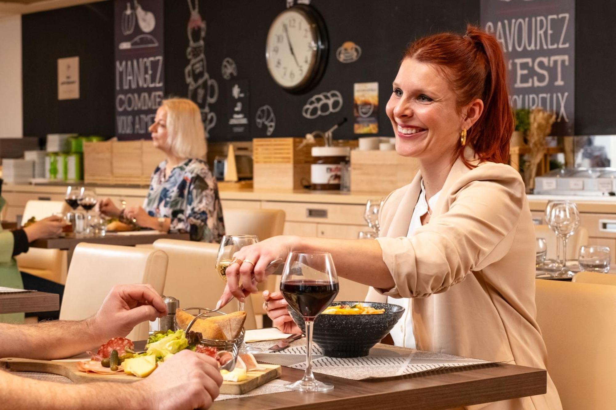 Ibis Lyon Est Chaponnay Hotel Kültér fotó