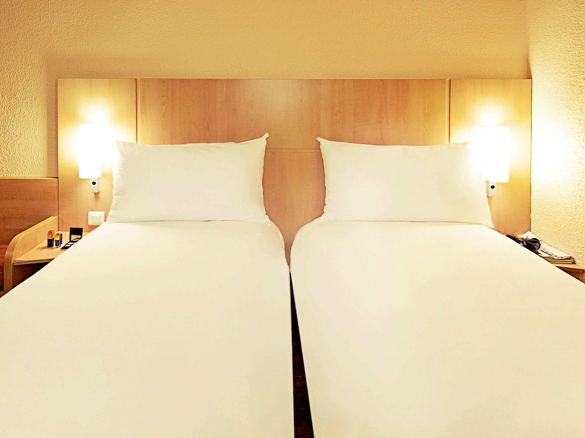 Ibis Lyon Est Chaponnay Hotel Kültér fotó