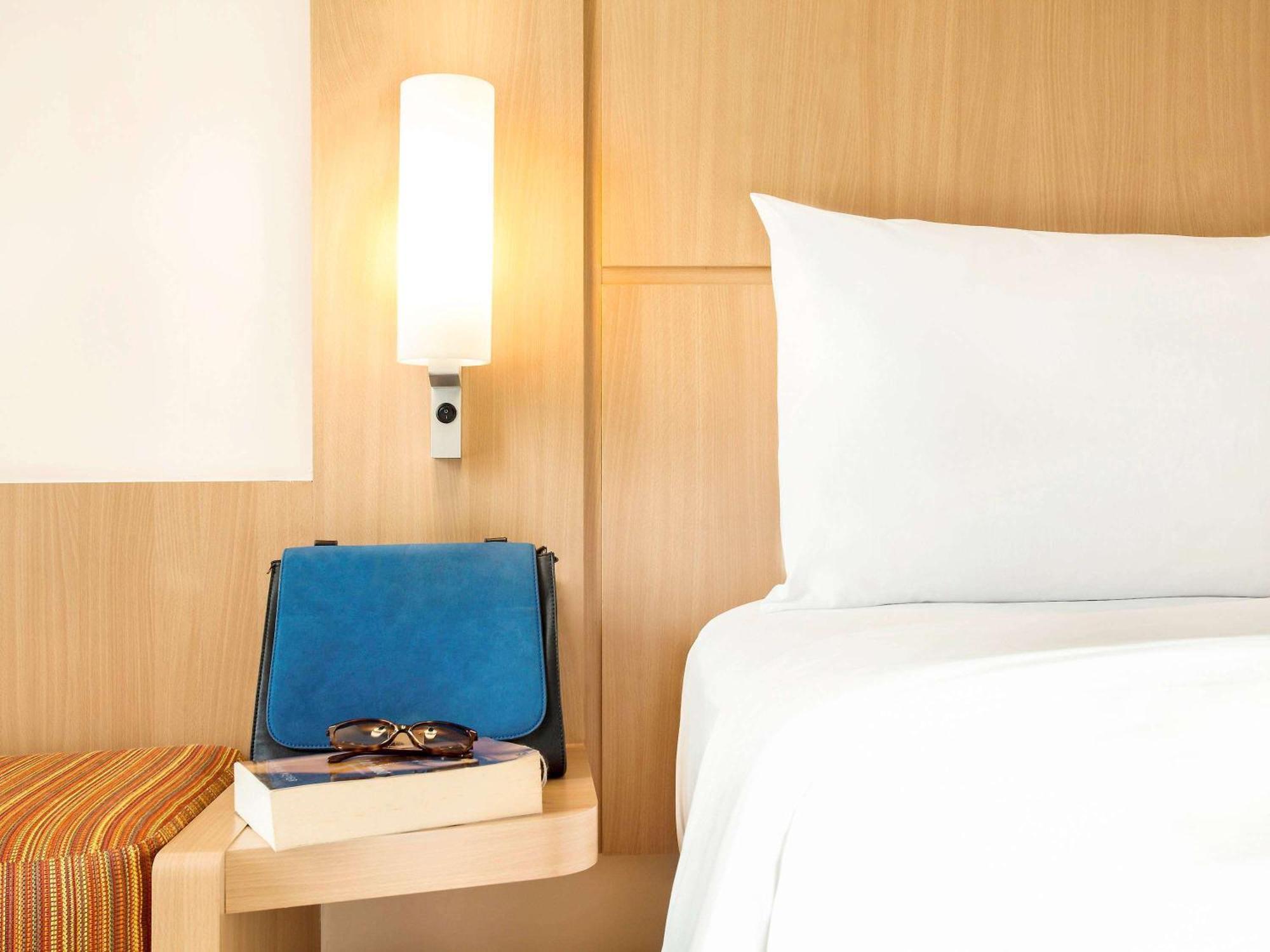 Ibis Lyon Est Chaponnay Hotel Kültér fotó