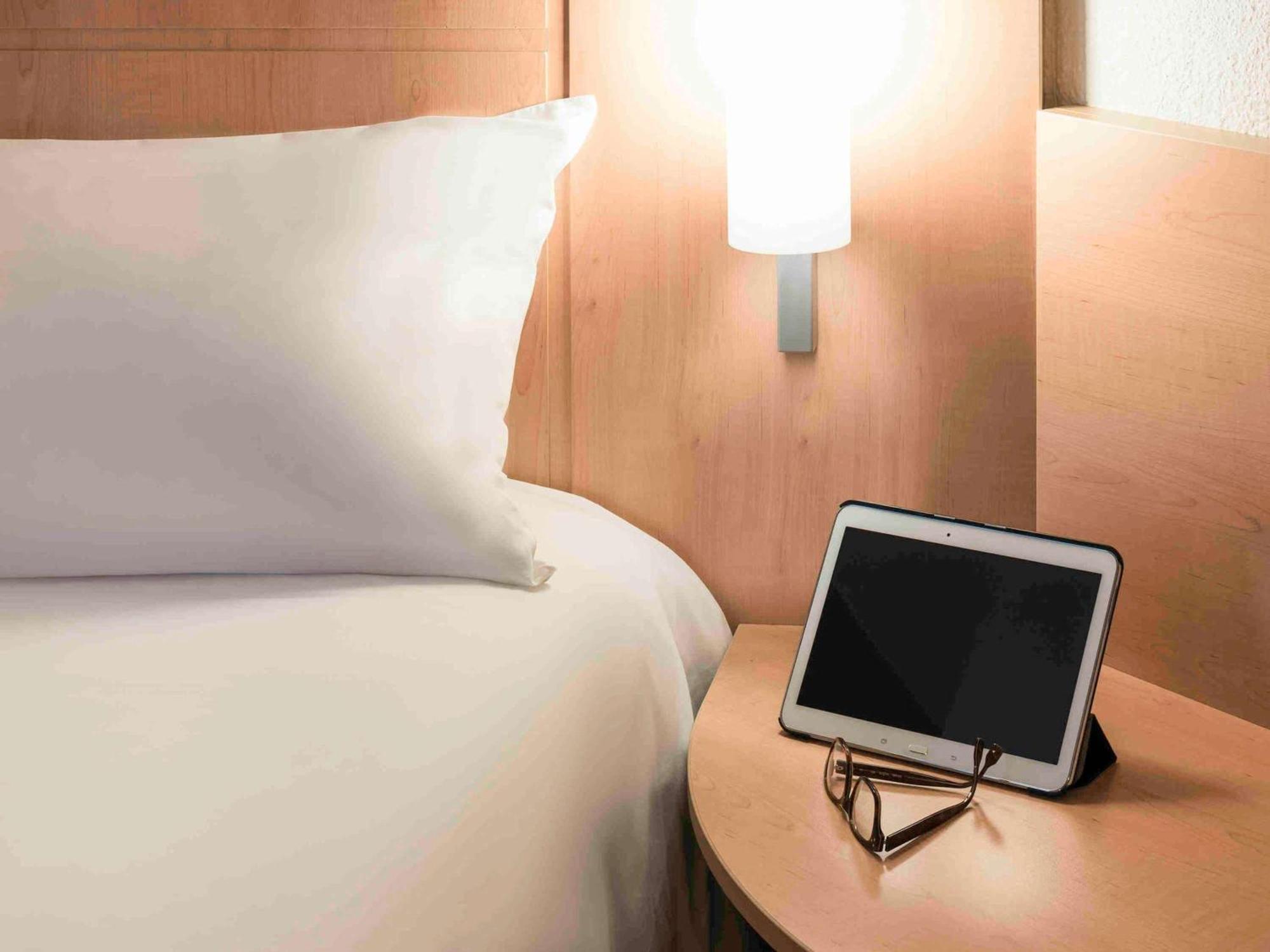 Ibis Lyon Est Chaponnay Hotel Kültér fotó