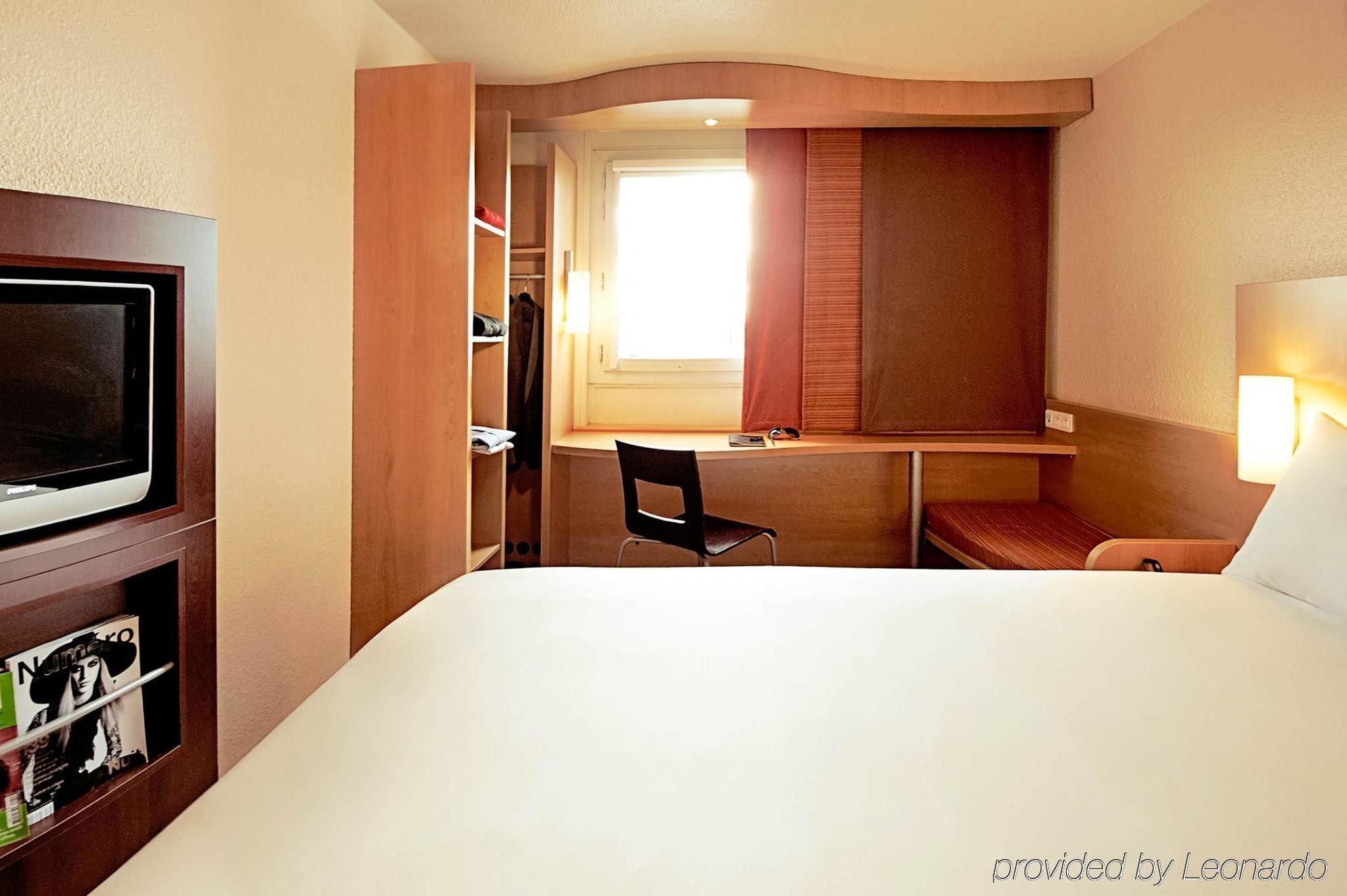 Ibis Lyon Est Chaponnay Hotel Kültér fotó