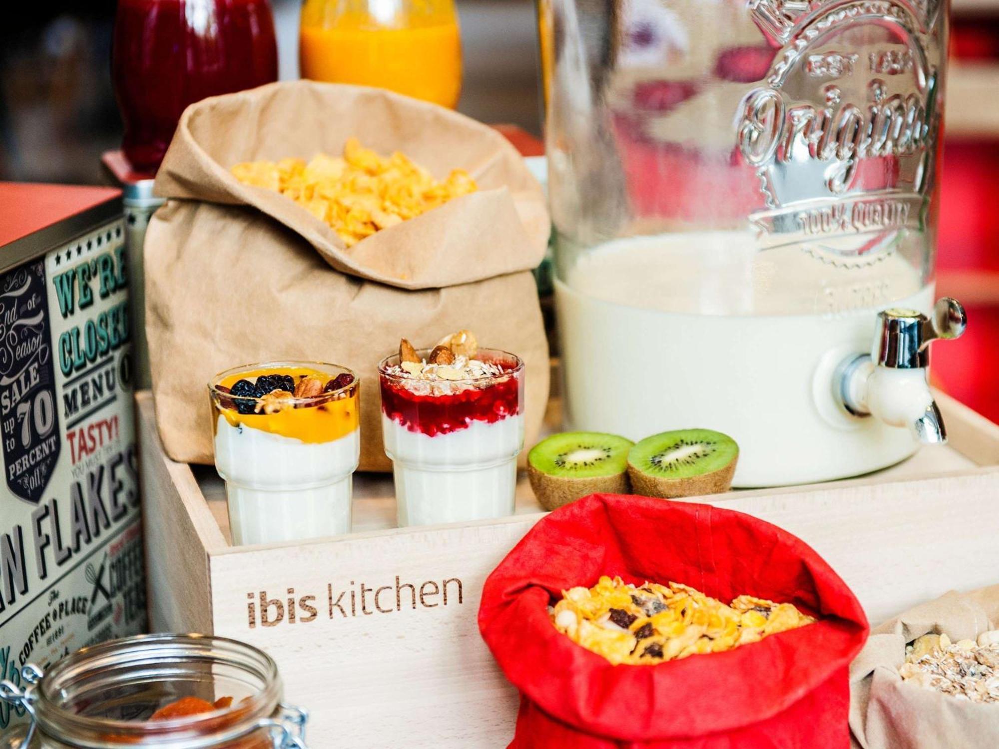 Ibis Lyon Est Chaponnay Hotel Kültér fotó