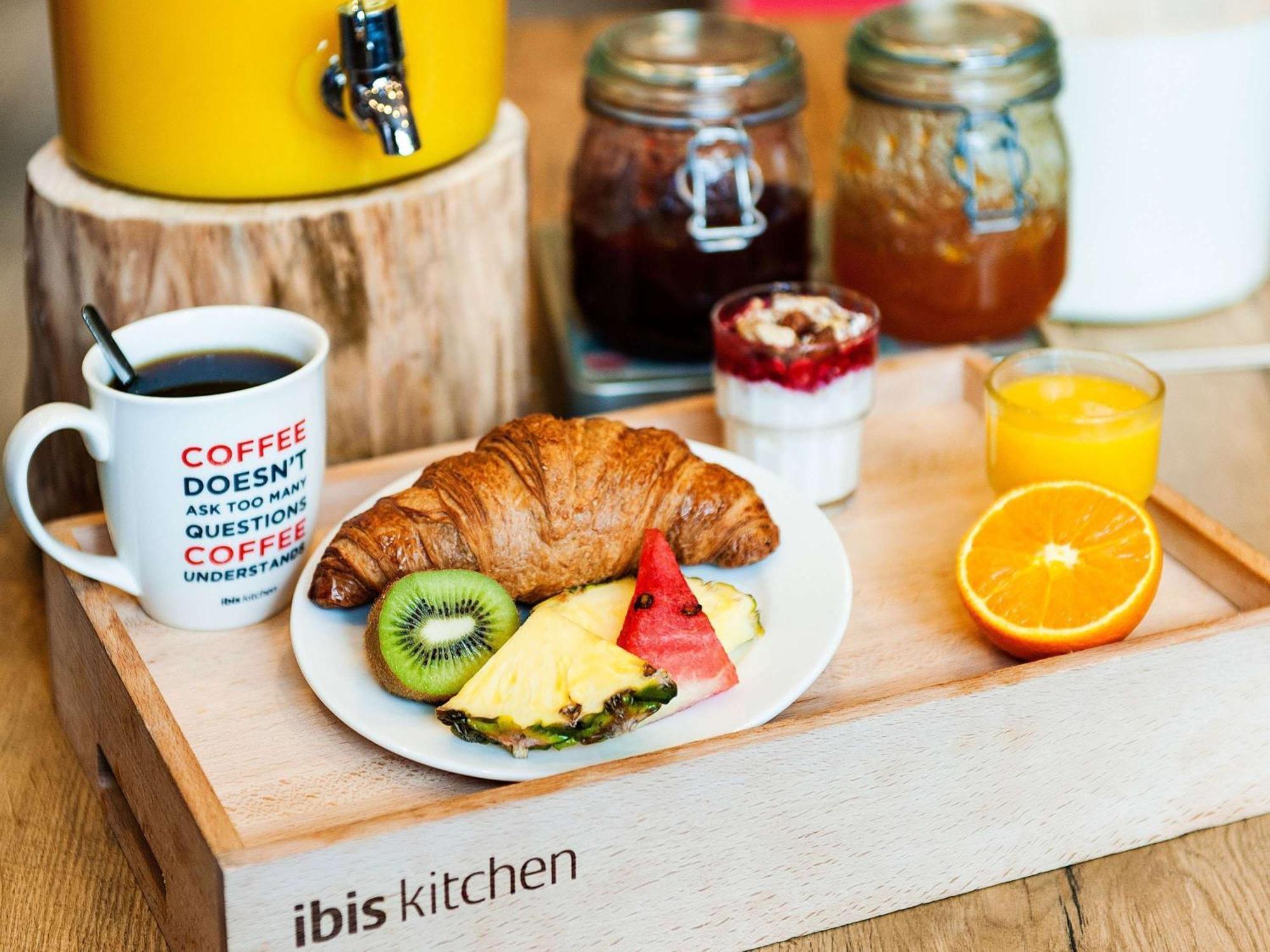 Ibis Lyon Est Chaponnay Hotel Kültér fotó