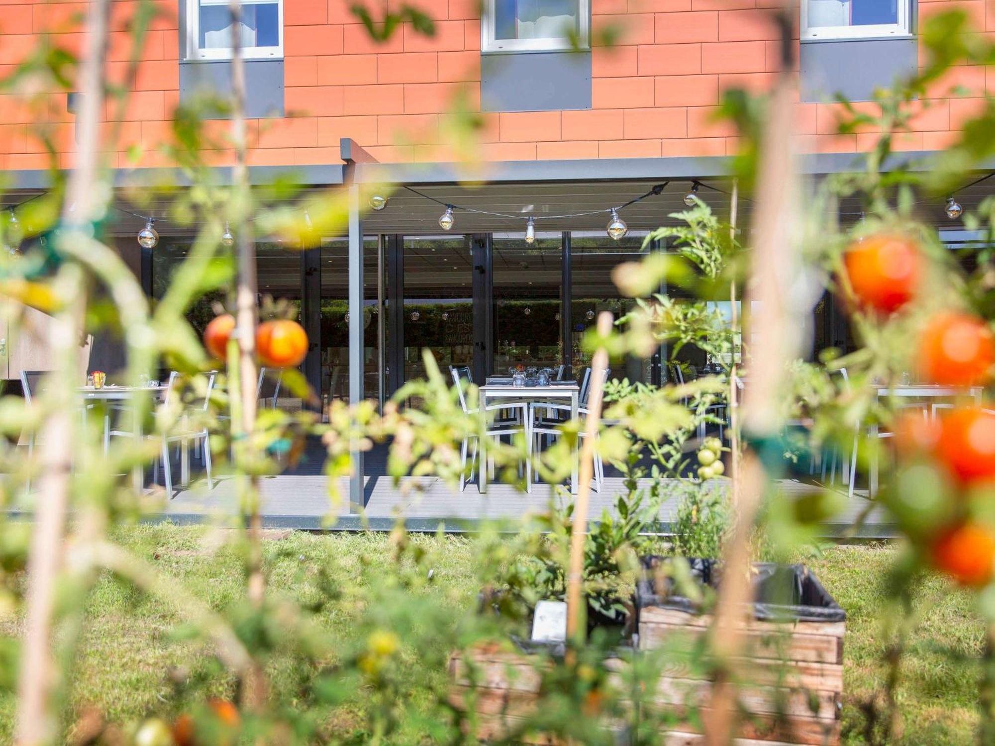 Ibis Lyon Est Chaponnay Hotel Kültér fotó