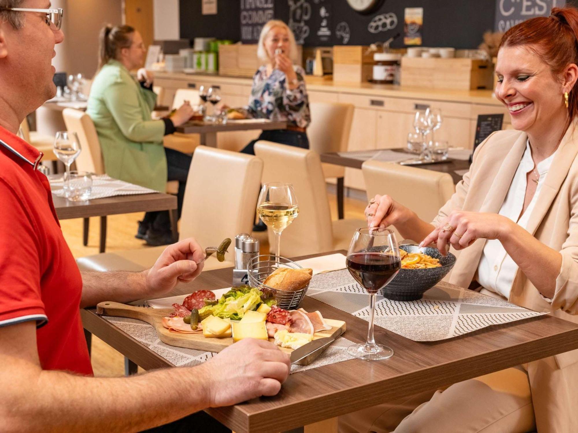 Ibis Lyon Est Chaponnay Hotel Kültér fotó